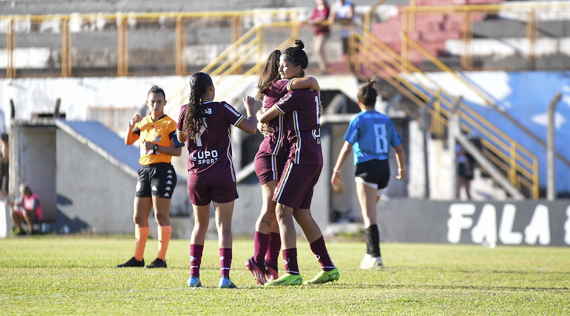 GUERREIRINHAS GRENÁS VENCEM E LIDERAM GRUPO