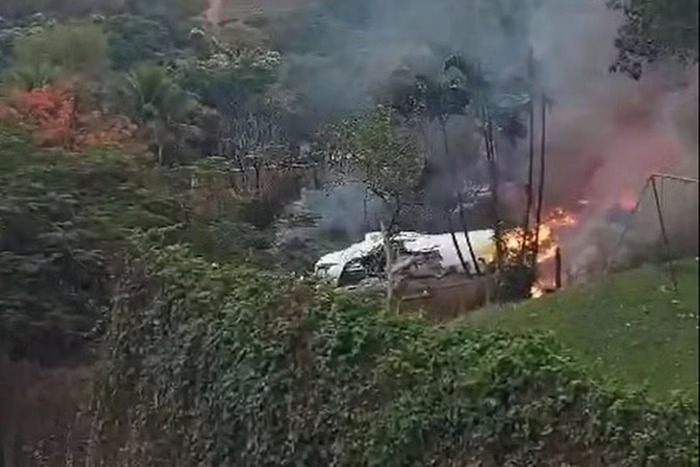 Avião cai em Vinhedo e 61 pessoas morrem